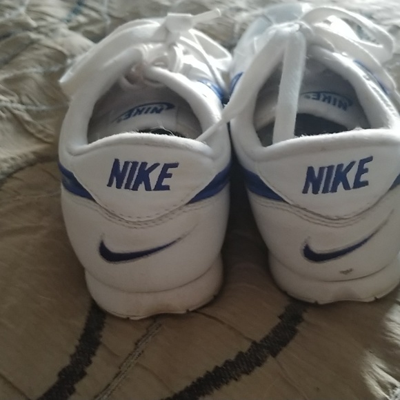 Womens Nike size 5.5 leather - Picture 2 of 3